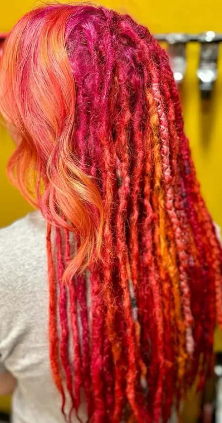 𝚌𝚘𝚕𝚘𝚛𝚒𝚗𝚐 𝚍𝚛𝚎𝚊𝚍𝚜 — hair work by Stephanie Thomas at Gypsy Cosmo Salon